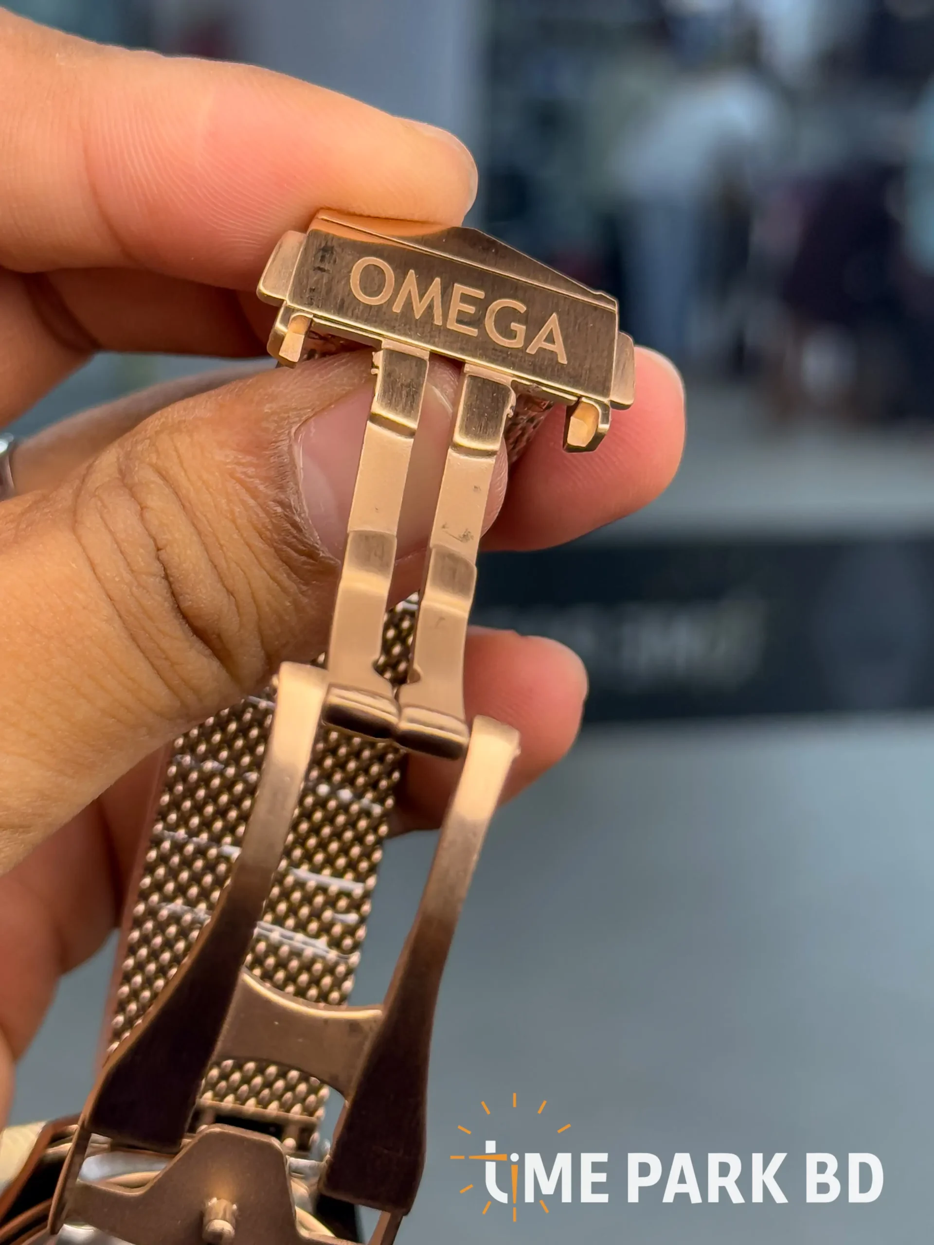 IMG_4773_result Omega — Black Dial, Red Bezel & Rose-Gold-Tone Mesh Bracelet - Image 6