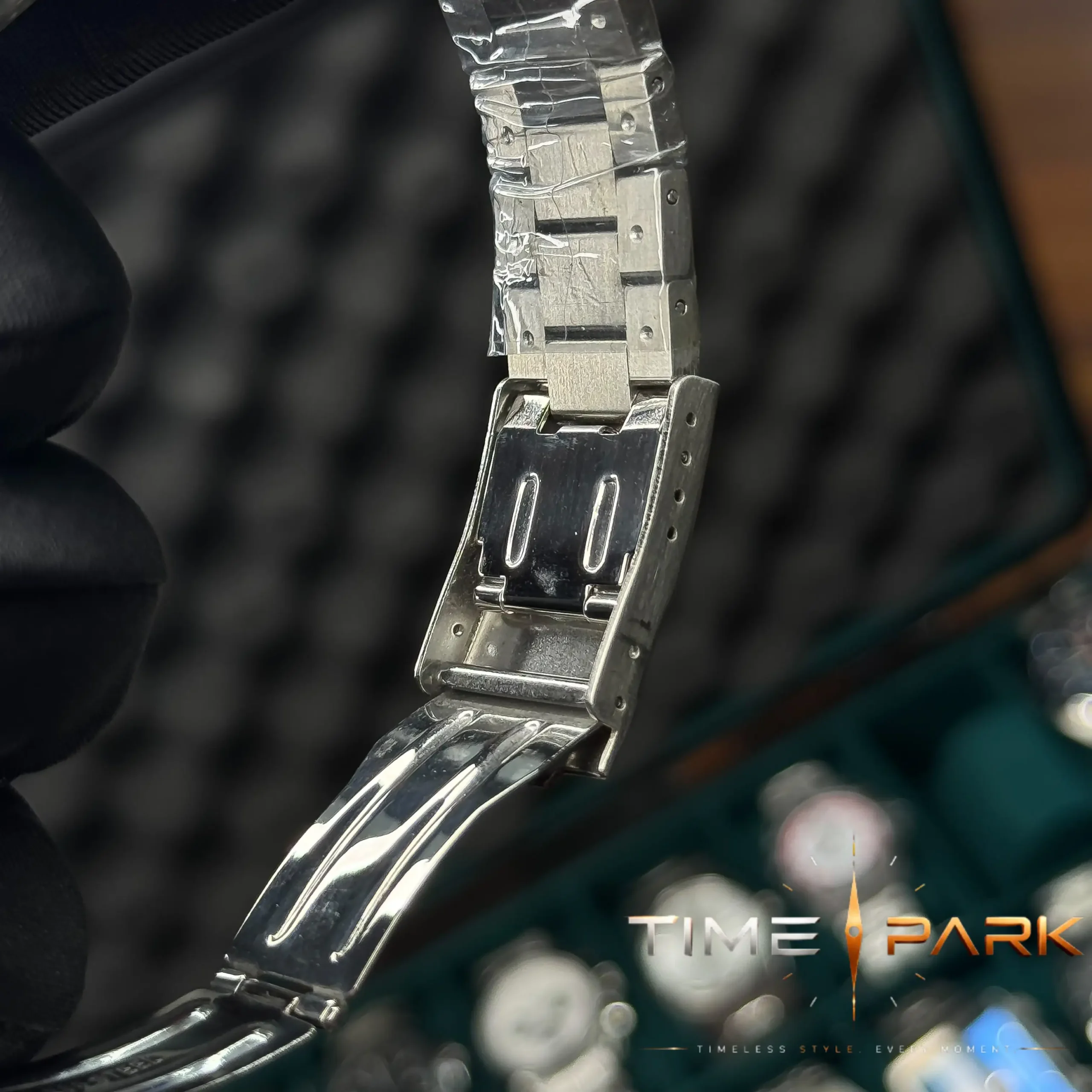 IMG_6822_result TAG Heuer — Black Dial, White Subdials & Silver-Tone Bracelet - Image 3